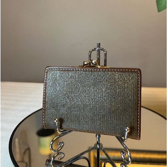 GUCCI Vintage GG Kiss Lock Coin Purse with Snap Detail - 2 compartments - Picture 11 of 11